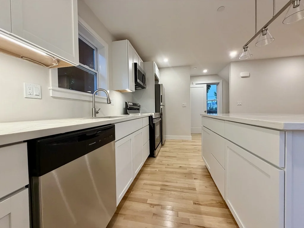 3 bed, 2 bath apartment for rent at 69R Orchard St Unit 69R, Medford — photo 7 of 14