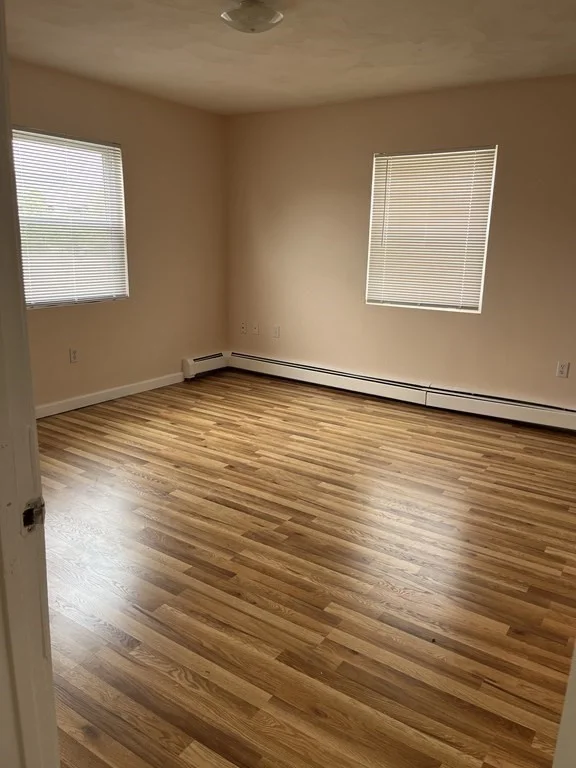 4 bed, 1 bath apartment for rent at 7 3rd Unit 0, Medford — photo 6 of 12