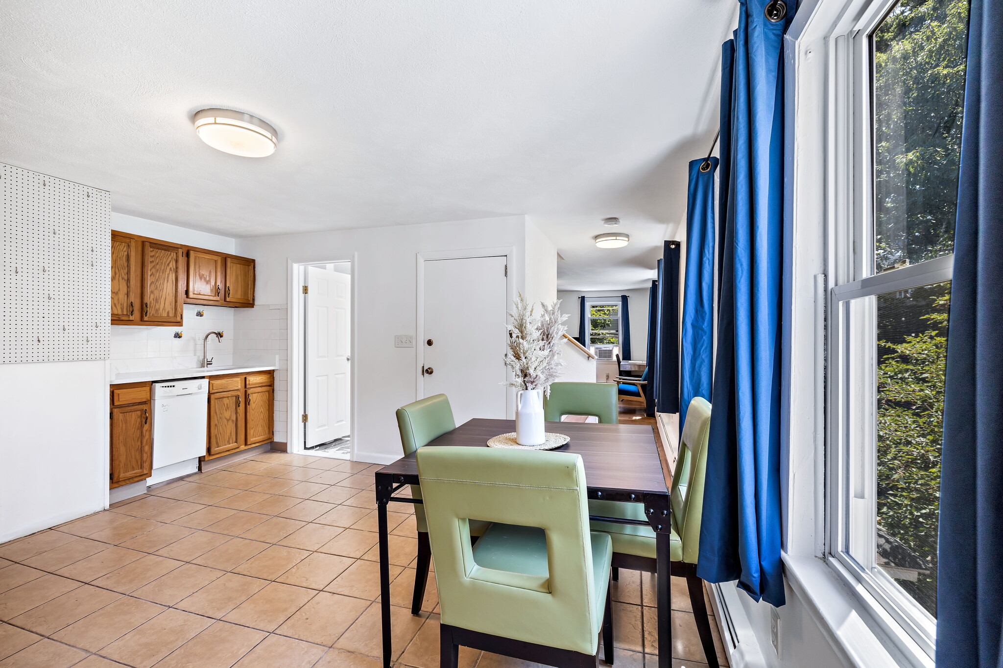 3 bed, 2 bath apartment for rent at 7 5th St Unit 2, East Cambridge — photo 7 of 12