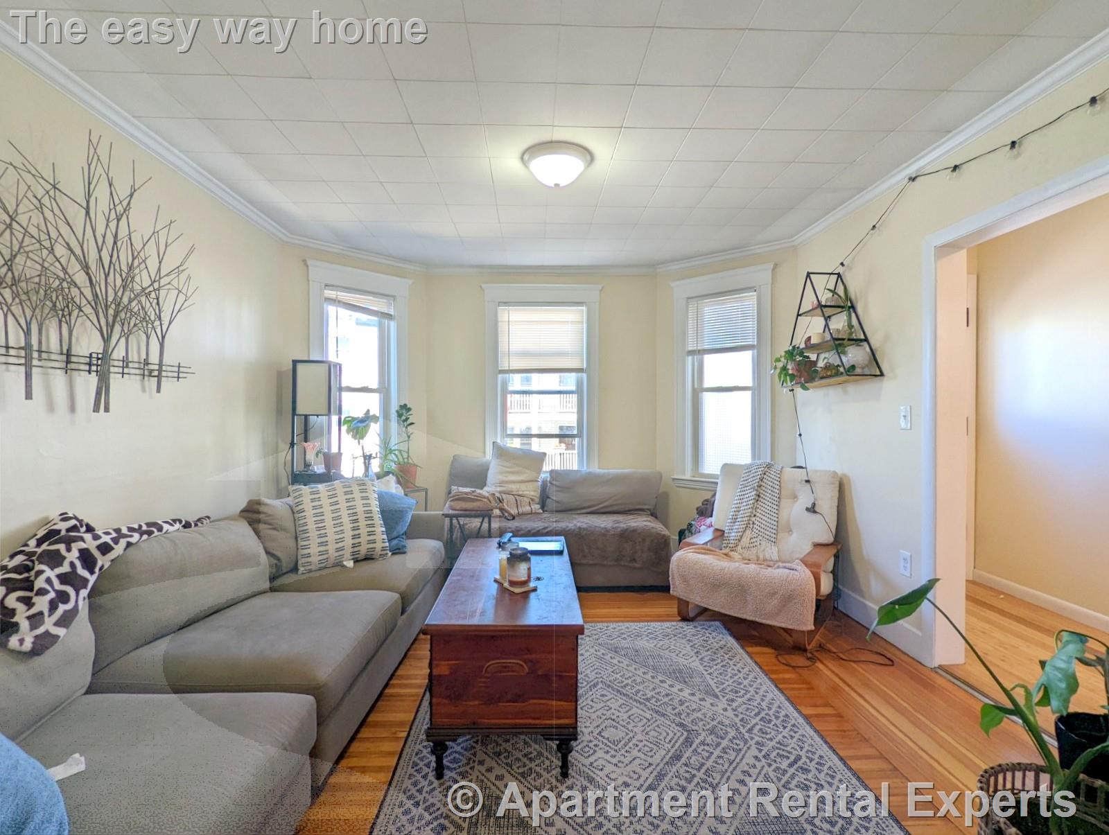 3 bed, 1 bath apartment for rent at 7-9 Belknap St Unit 1, Teele Square — photo 3 of 16