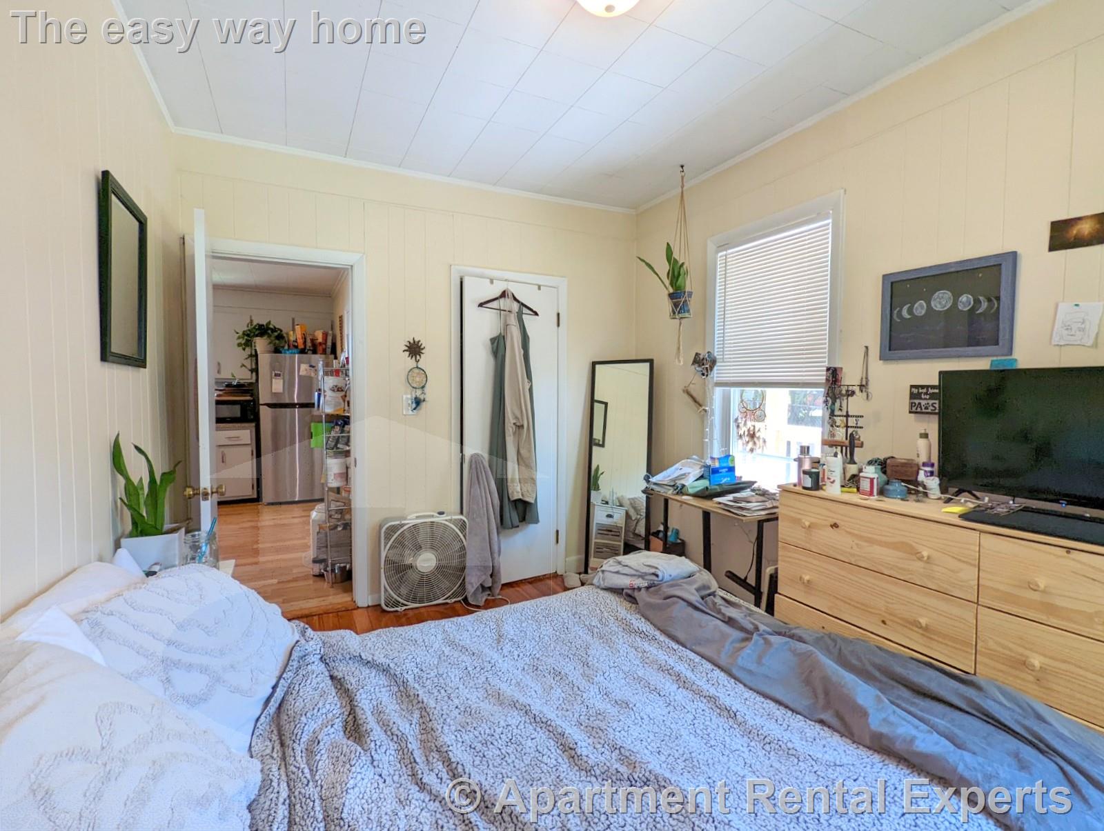 3 bed, 1 bath apartment for rent at 7-9 Belknap St Unit 1, Teele Square — photo 9 of 16