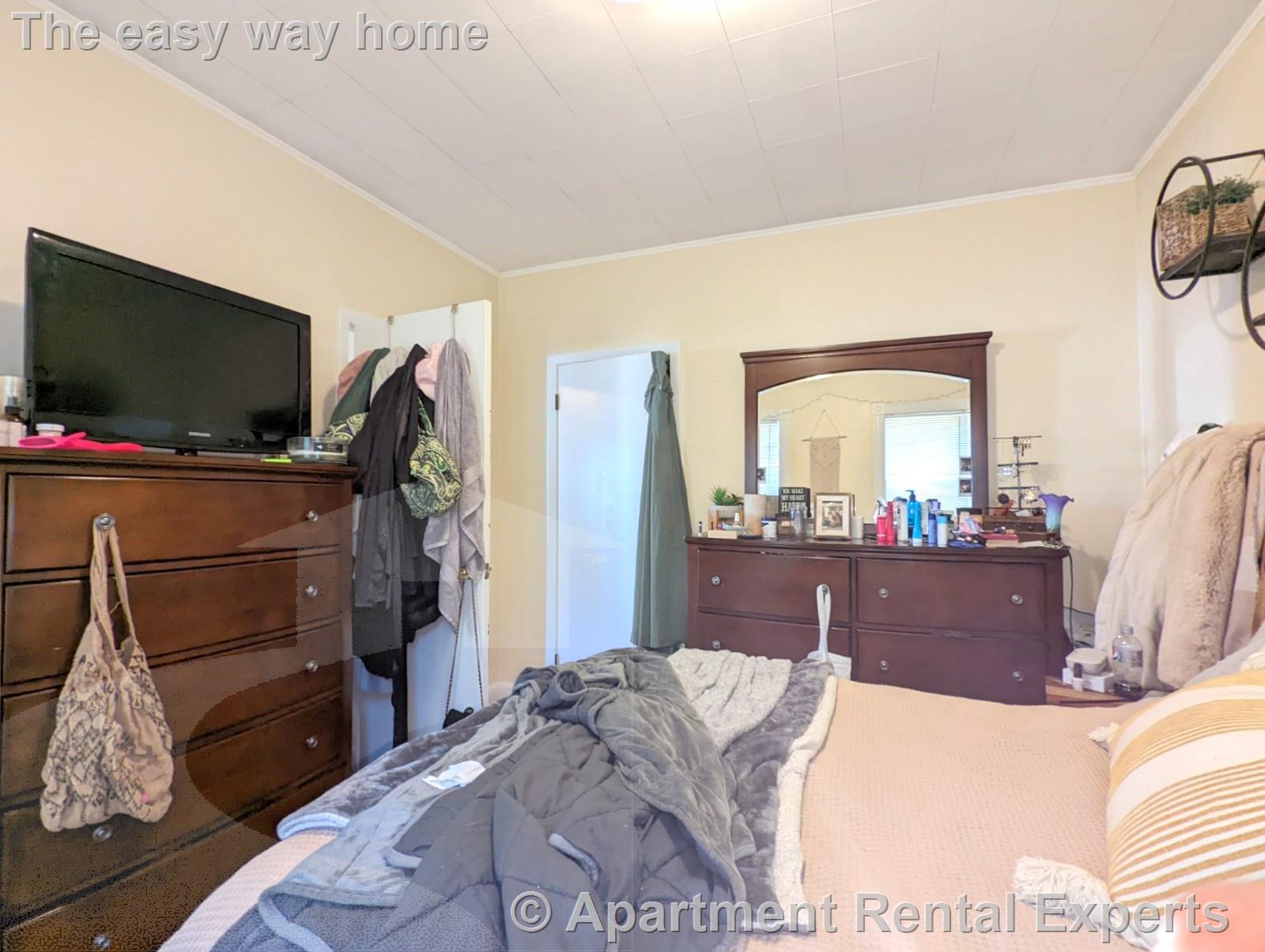 3 bed, 1 bath apartment for rent at 7-9 Belknap St Unit 1, Teele Square — photo 12 of 16
