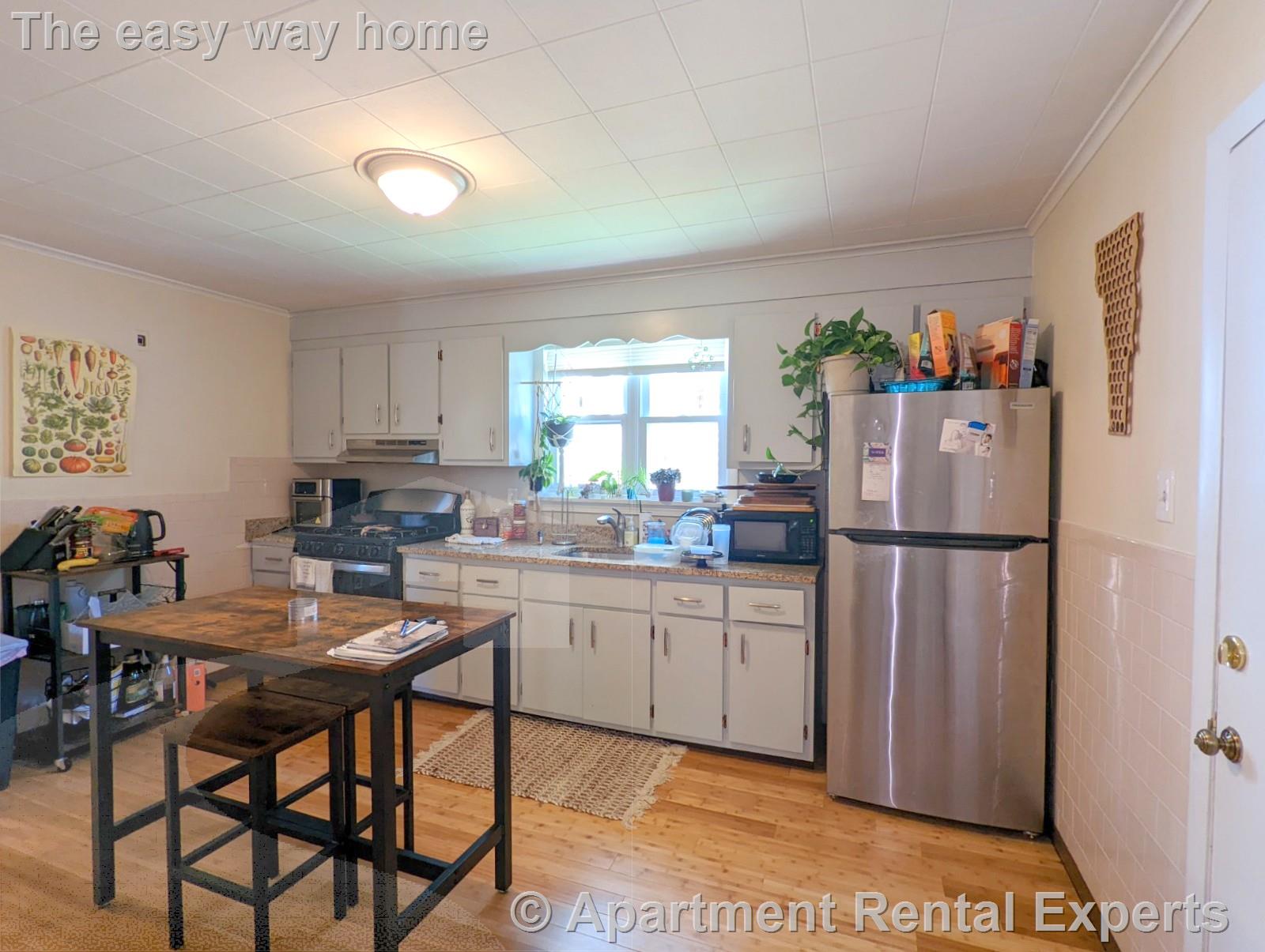 3 bed, 1 bath apartment for rent at 7-9 Belknap St Unit 1, Teele Square — photo 1 of 16