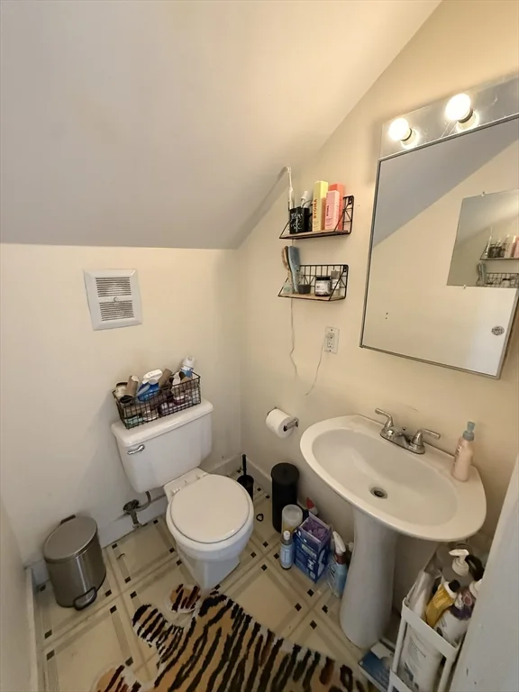 4 bed, 2 bath apartment for rent at 7-9 Biltmore St Unit 9, Jamaica Plain — photo 34 of 38