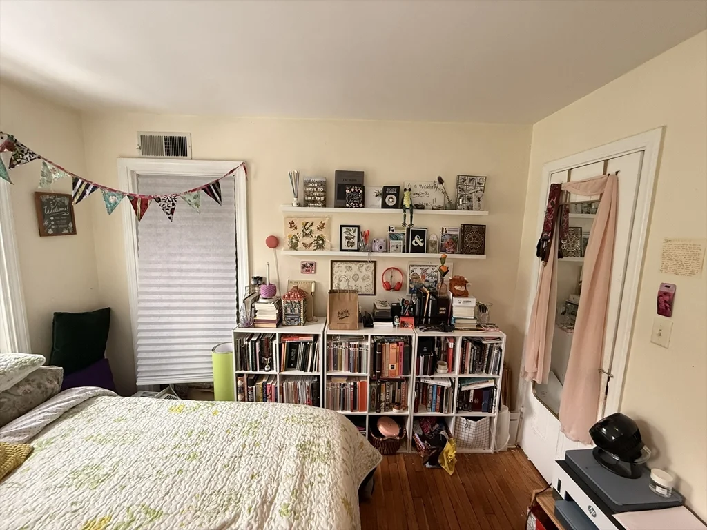 4 bed, 2 bath apartment for rent at 7-9 Biltmore St Unit 9, Jamaica Plain — photo 25 of 38