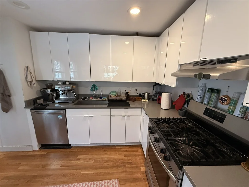 4 bed, 2 bath apartment for rent at 7-9 Biltmore St Unit 9, Jamaica Plain — photo 6 of 38