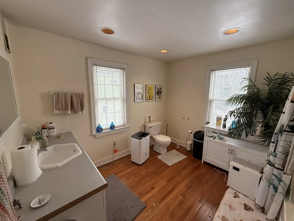 4 bed, 2 bath apartment for rent at 7-9 Biltmore St Unit 9, Jamaica Plain — photo 20 of 38