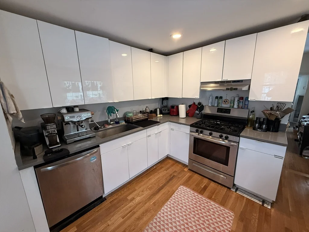 4 bed, 2 bath apartment for rent at 7-9 Biltmore St Unit 9, Jamaica Plain — photo 5 of 38