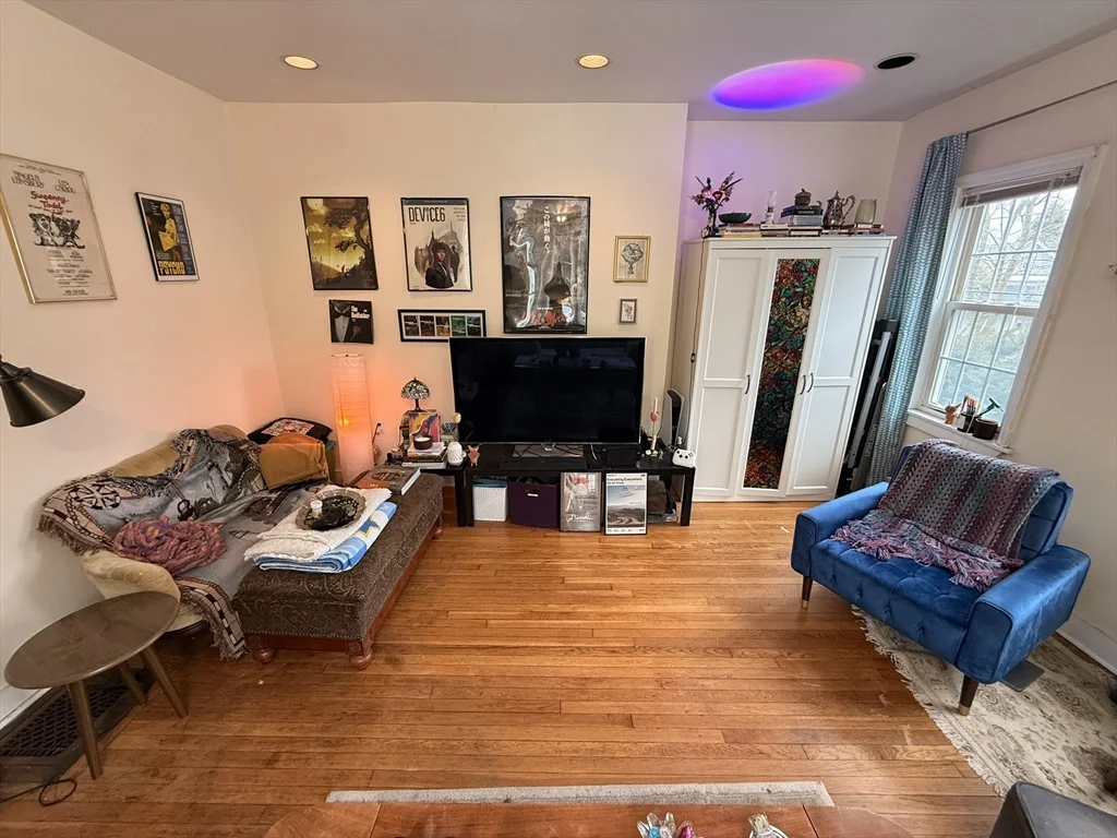 4 bed, 2 bath apartment for rent at 7-9 Biltmore St Unit 9, Jamaica Plain — photo 16 of 38