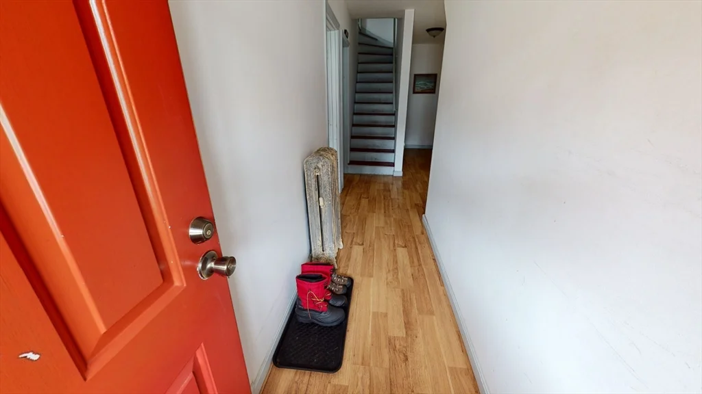 3 bed, 1 bath apartment for rent at 7-9 Dexter St Unit 9, South Waltham — photo 4 of 11