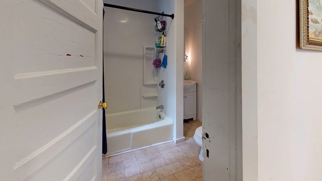 3 bed, 1 bath apartment for rent at 7-9 Dexter St Unit 9, South Waltham — photo 9 of 11