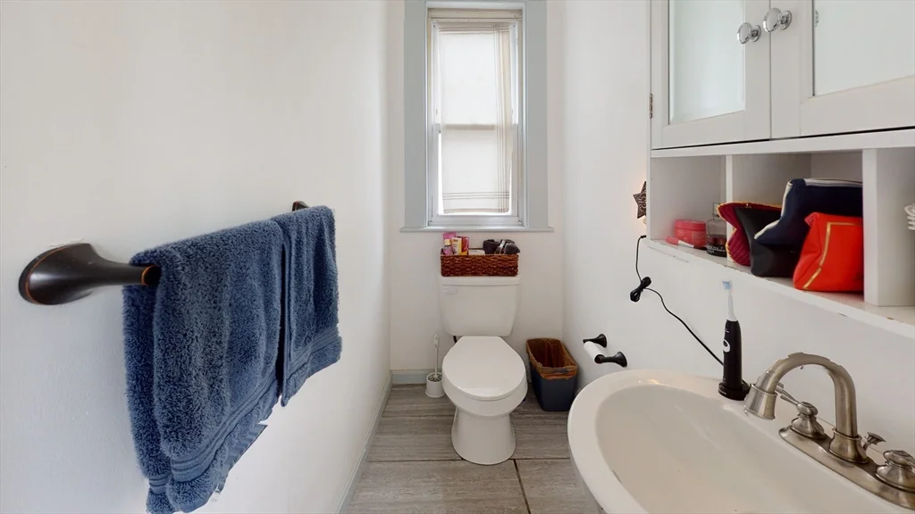 3 bed, 1 bath apartment for rent at 7-9 Dexter St Unit 9, South Waltham — photo 10 of 11
