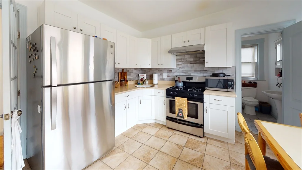 3 bed, 1 bath apartment for rent at 7-9 Dexter St Unit 9, South Waltham — photo 1 of 11