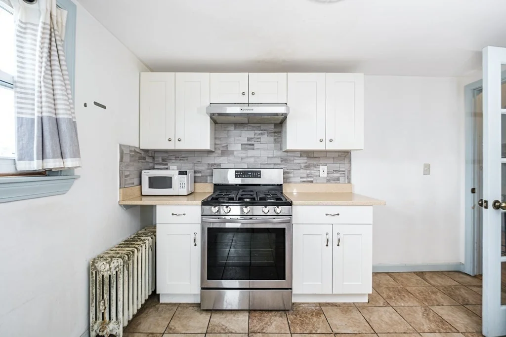4 bed, 2 bath apartment for rent at 7-9 Dexter Unit 7, South Waltham — photo 2 of 13