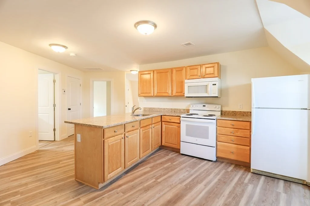3 bed, 1 bath apartment for rent at 7-9 Pearl St Unit 3, Fitchburg — photo 3 of 12