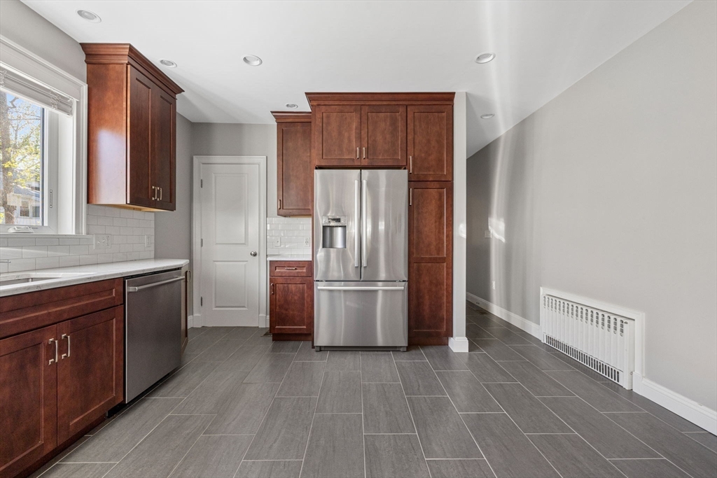 3 bed, 1 bath apartment for rent at 7-9 Stoughton Unit 1, Tufts University — photo 5 of 28