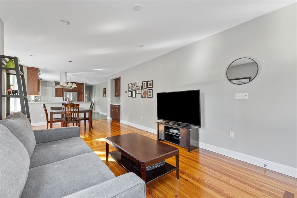 3 bed, 1 bath apartment for rent at 7-9 Stoughton Unit 1, Tufts University — photo 7 of 28