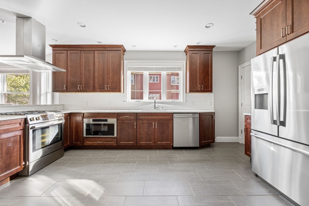 3 bed, 1 bath apartment for rent at 7-9 Stoughton Unit 1, Tufts University — photo 4 of 28