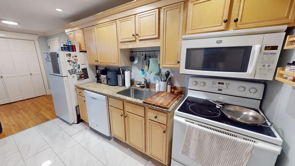 1 bed, 1 bath apartment for rent at 7-9 Thomas Park Unit 4, South Boston — photo 2 of 7