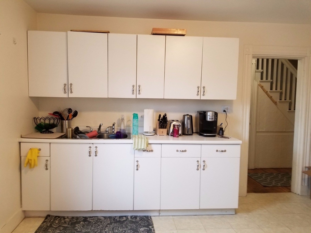 3 bed, 1 bath apartment for rent at 7 Abbotsford St Unit Unit 2, Roxbury