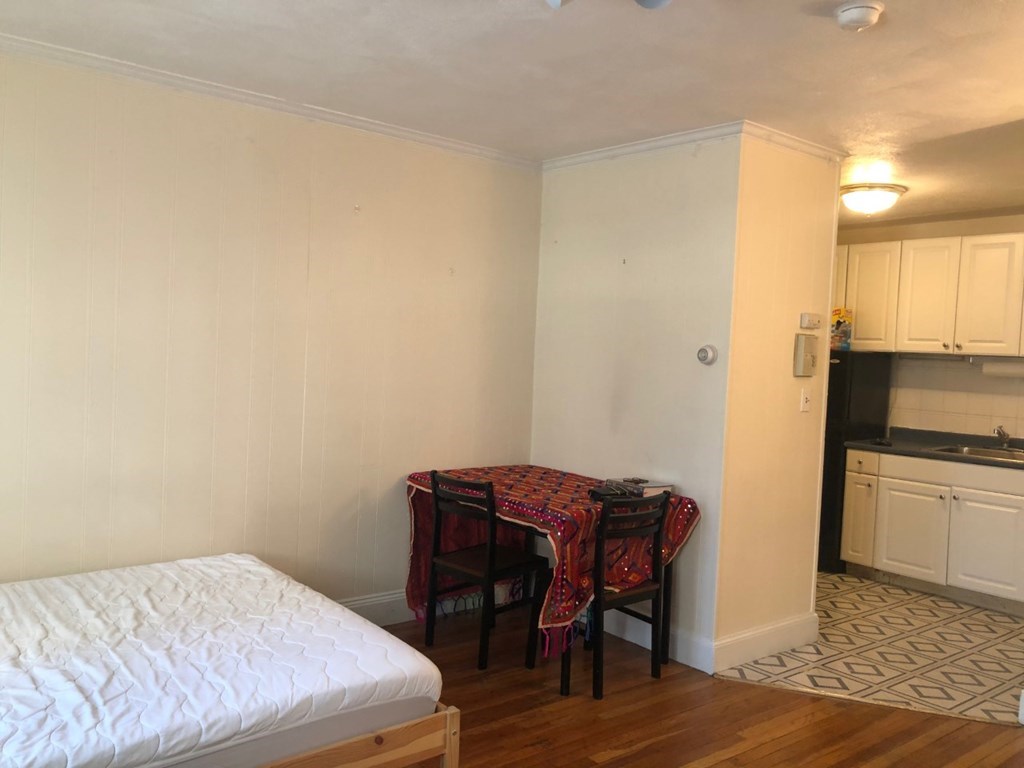 Studio bed, 1 bath apartment for rent at 7 Aberdeen St Unit 3, Fenway — photo 2 of 10