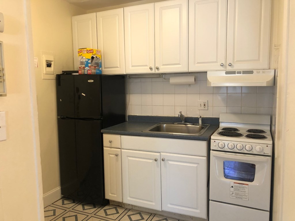 Studio bed, 1 bath apartment for rent at 7 Aberdeen St Unit 3, Fenway