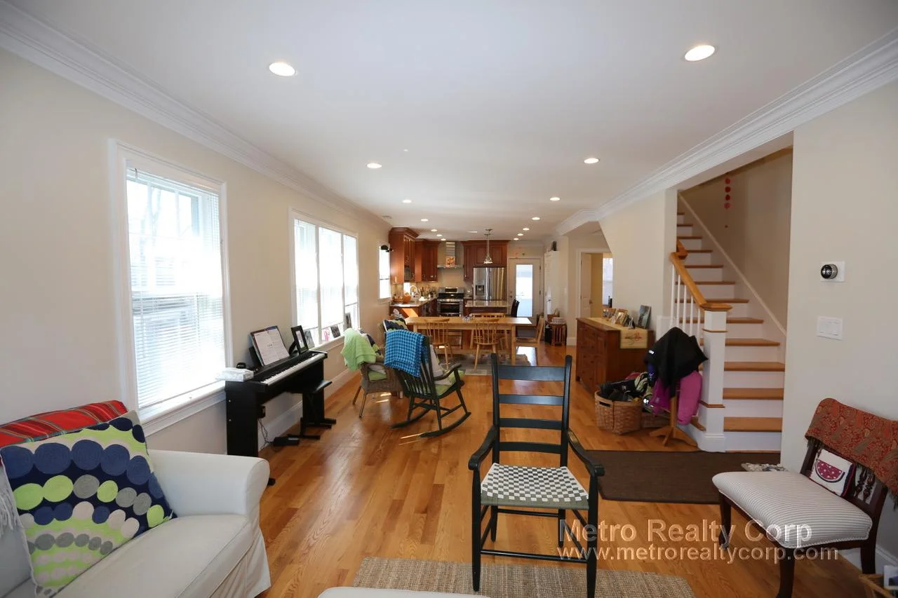 4 bed, 2 bath apartment for rent at 7 Acron Rd Unit 2, Brookline Village — photo 3 of 16
