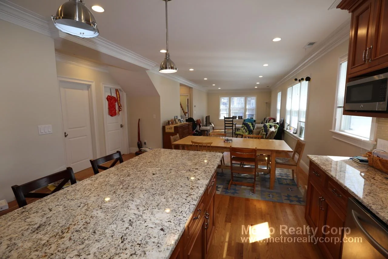 4 bed, 2 bath apartment for rent at 7 Acron Rd Unit 2, Brookline Village — photo 5 of 16