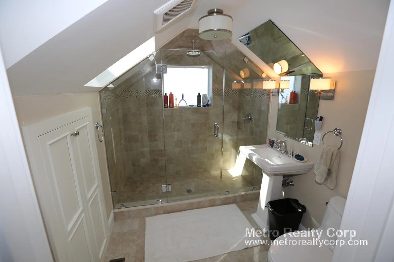 4 bed, 2 bath apartment for rent at 7 Acron Rd Unit 2, Brookline Village — photo 11 of 16