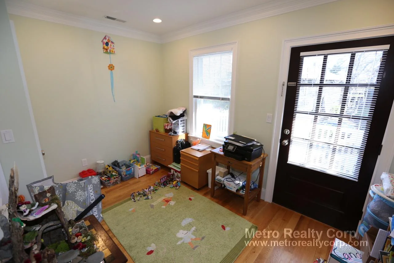 4 bed, 2 bath apartment for rent at 7 Acron Rd Unit 2, Brookline Village — photo 9 of 16