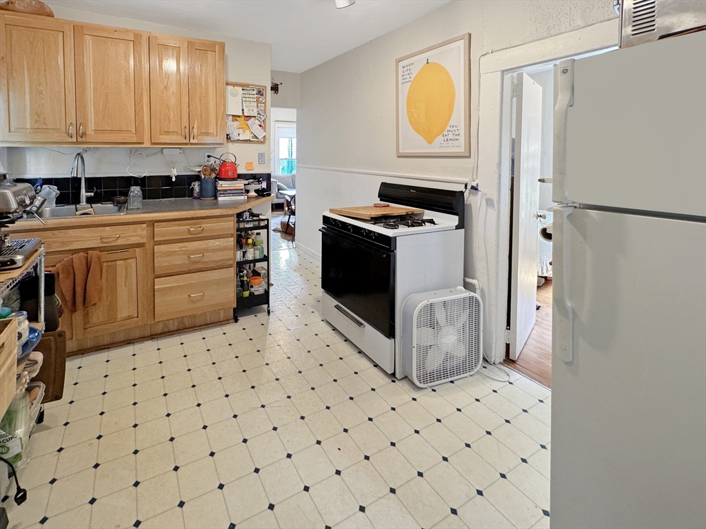 1 bed, 1 bath apartment for rent at 7 Albion Ter Unit 1, Magoun Square — photo 5 of 10