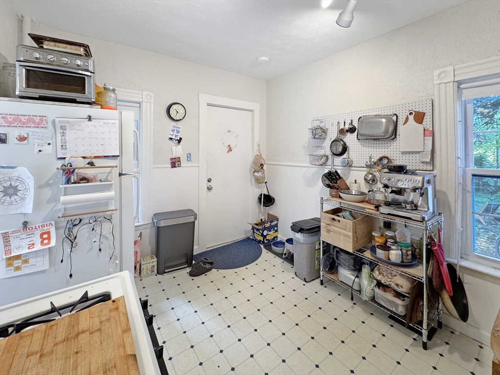 1 bed, 1 bath apartment for rent at 7 Albion Ter Unit 1, Magoun Square — photo 3 of 10