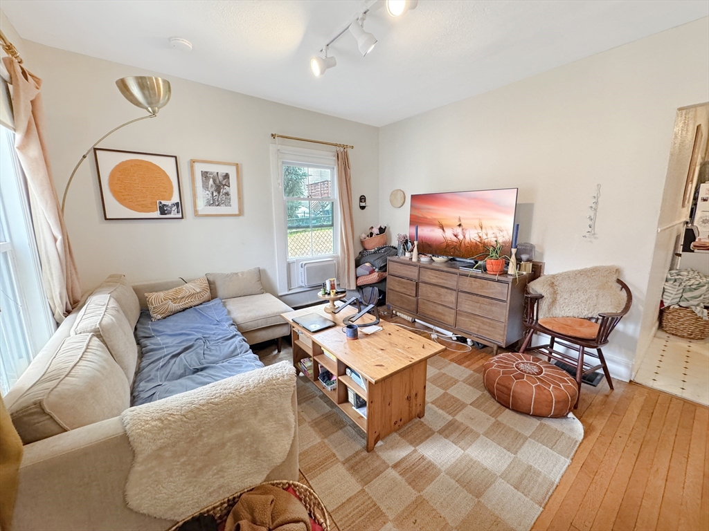 1 bed, 1 bath apartment for rent at 7 Albion Ter Unit 1, Magoun Square — photo 1 of 10