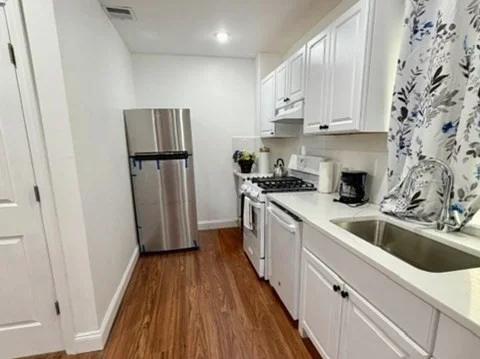 3 bed, 1 bath apartment for rent at 7 Alexander Ave Unit 2, Medford — photo 3 of 21