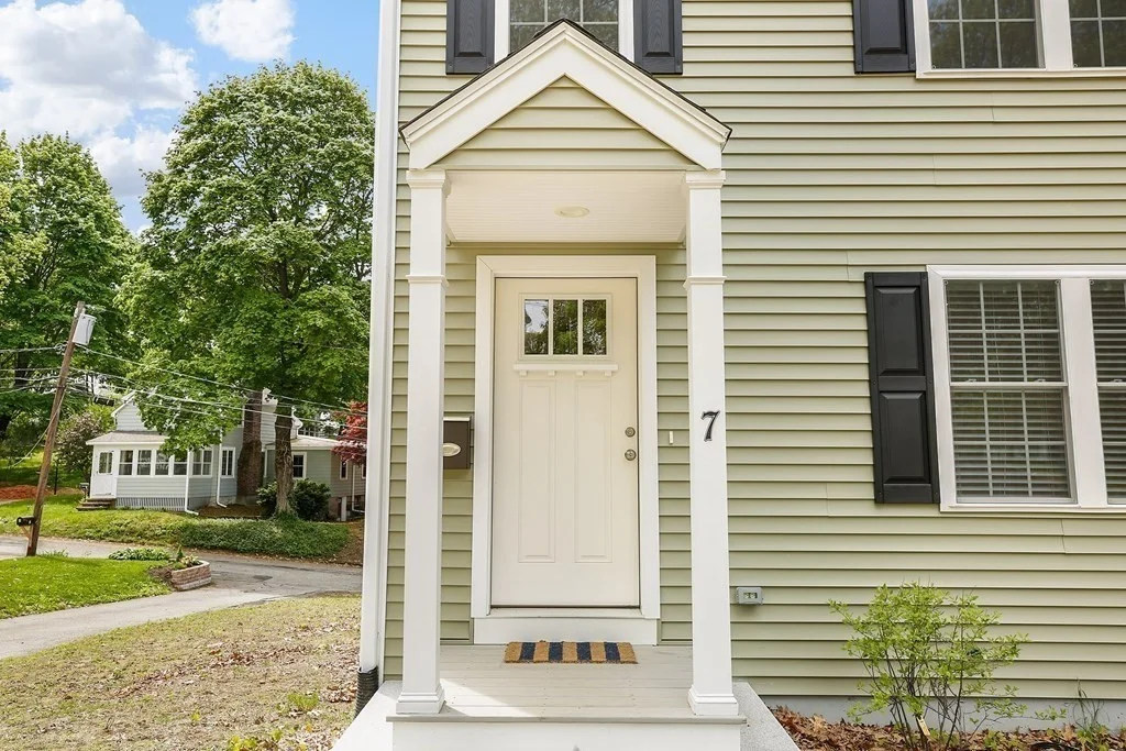 3 bed, 2 bath apartment for rent at 7 Allen St Unit 7, Woburn — photo 1 of 26