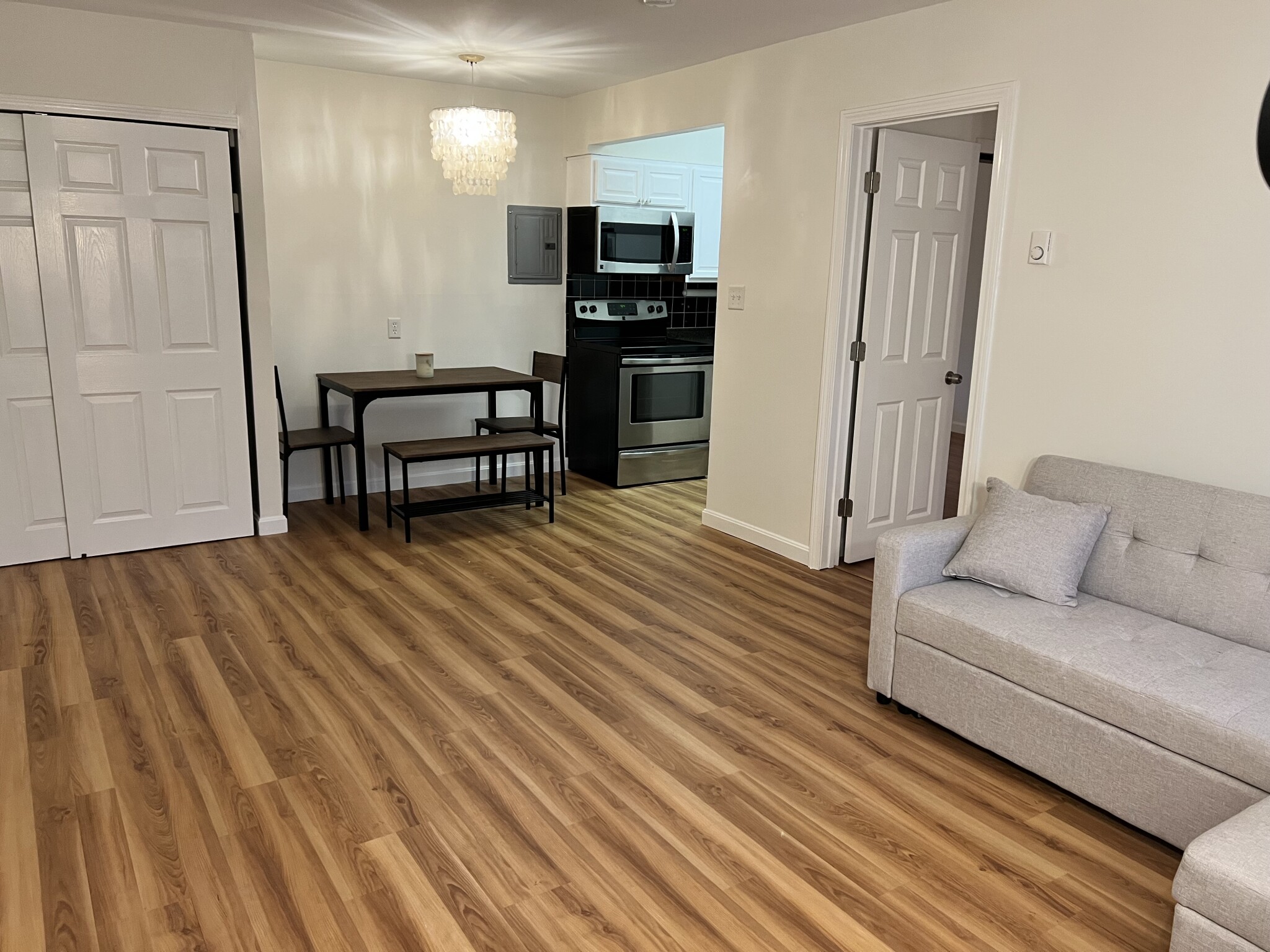Studio bed, 1 bath apartment for rent at 7 Arizona Ter Unit 2, Arlington — photo 5 of 13