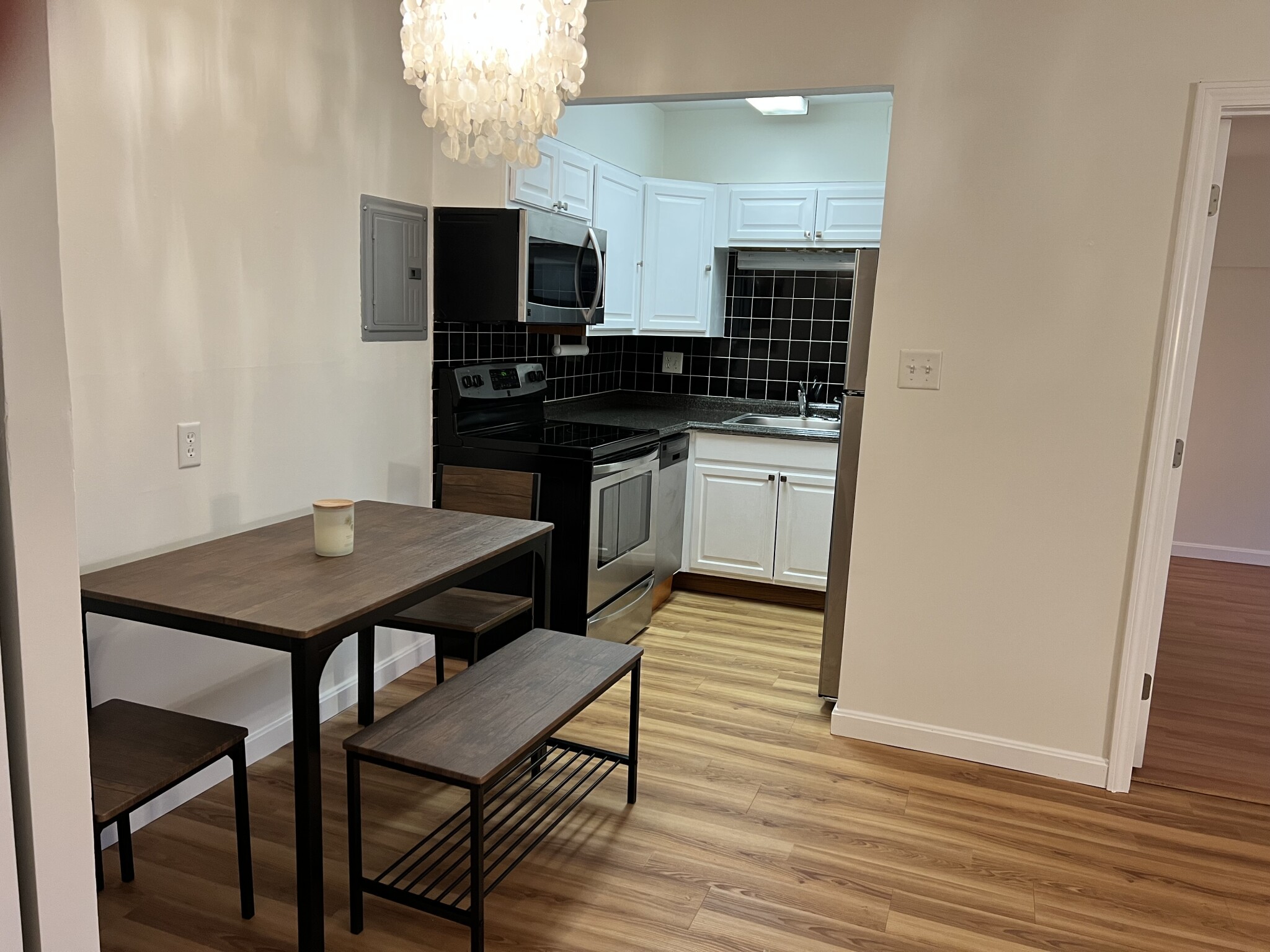 Studio bed, 1 bath apartment for rent at 7 Arizona Ter Unit 2, Arlington — photo 3 of 13