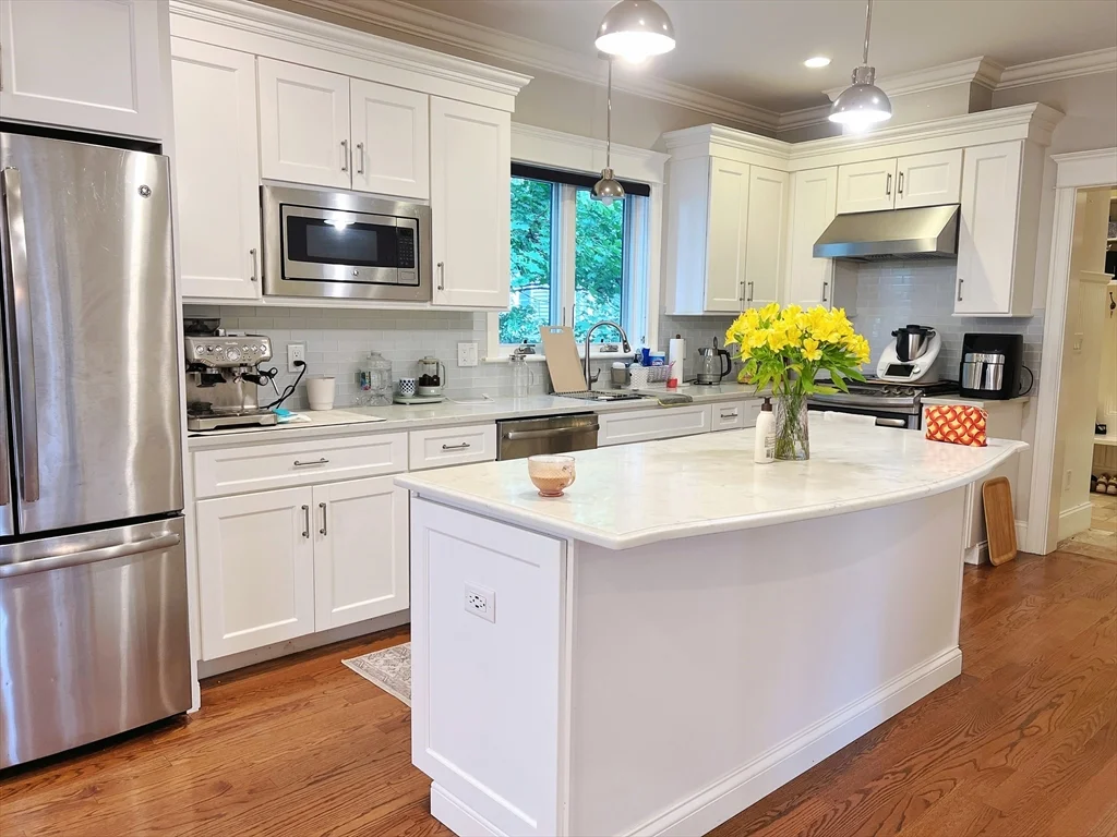 4 bed, 4+ bath apartment for rent at 7 Auburn Unit 7, Newton — photo 4 of 26