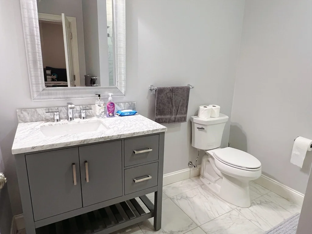 4 bed, 4+ bath apartment for rent at 7 Auburn Unit 7, Newton — photo 21 of 26