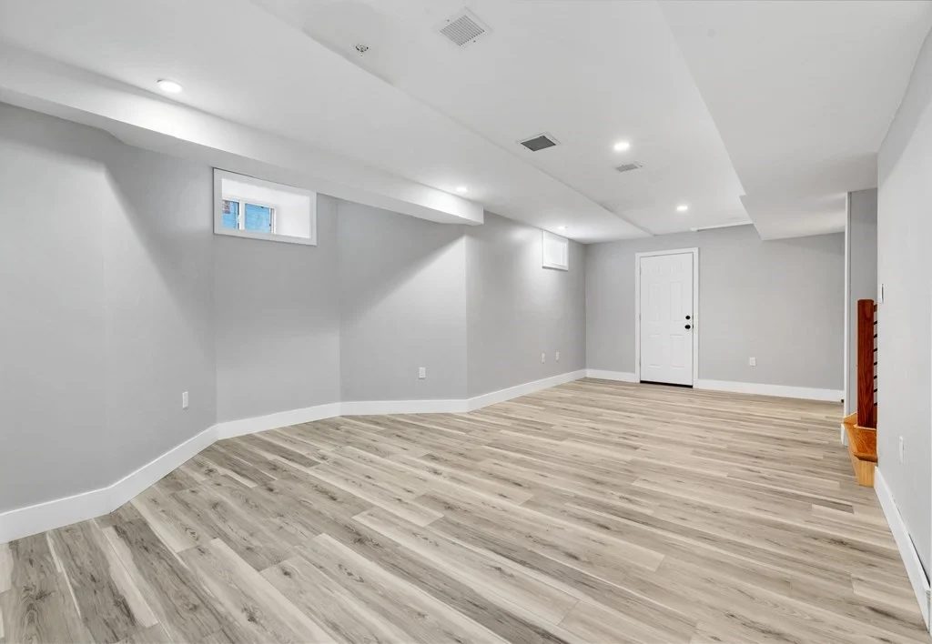 5 bed, 3 bath apartment for rent at 7 Austin St Unit 1, Hyde Park — photo 21 of 39