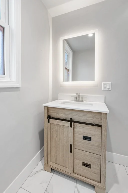 5 bed, 3 bath apartment for rent at 7 Austin St Unit 1, Hyde Park — photo 36 of 39