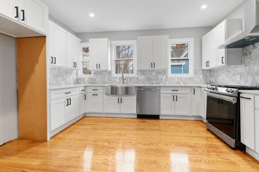 5 bed, 3 bath apartment for rent at 7 Austin St Unit 1, Hyde Park — photo 32 of 39