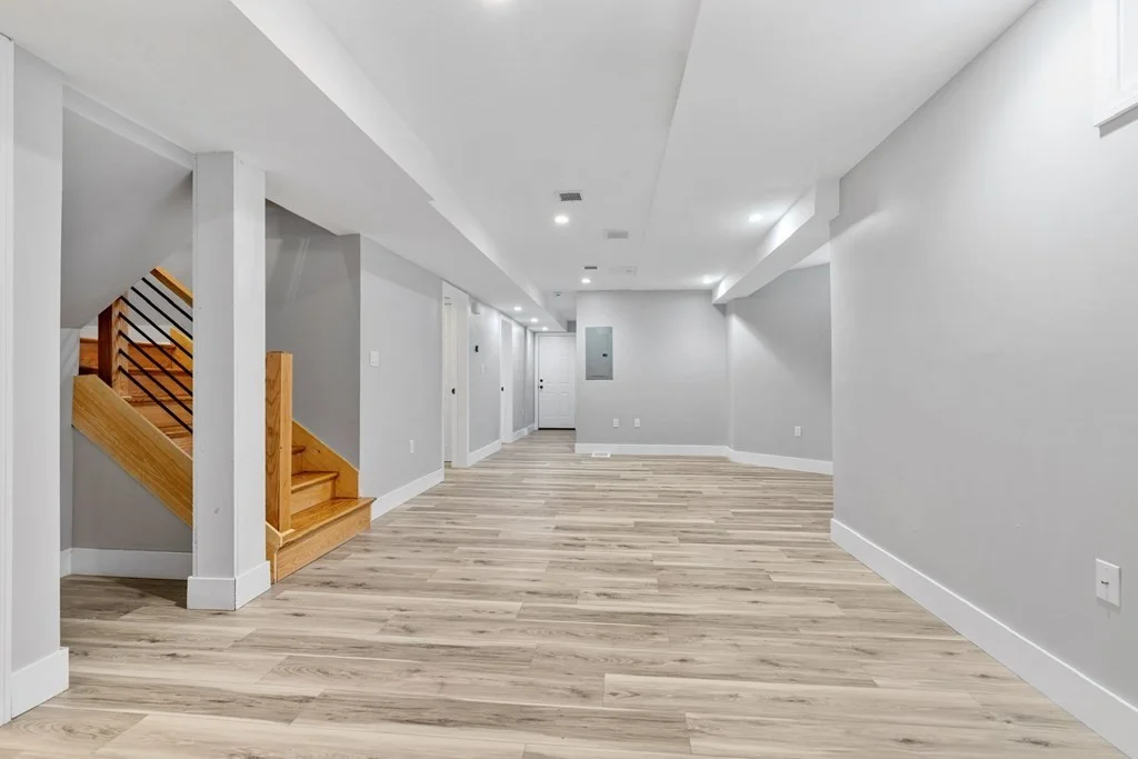 5 bed, 3 bath apartment for rent at 7 Austin St Unit 1, Hyde Park — photo 18 of 39
