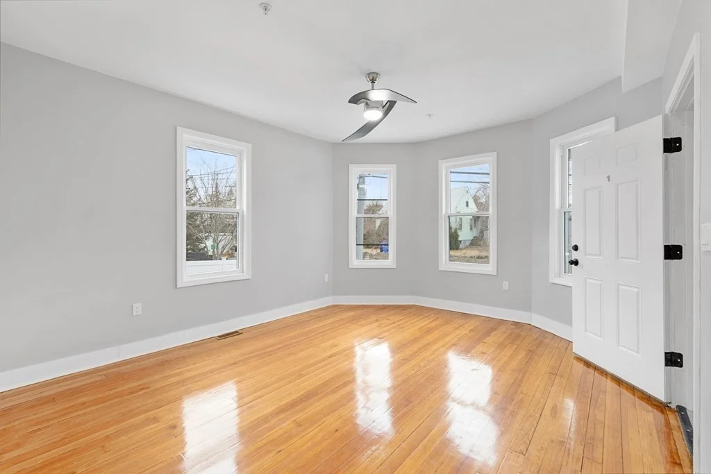 5 bed, 3 bath apartment for rent at 7 Austin St Unit 1, Hyde Park — photo 4 of 39