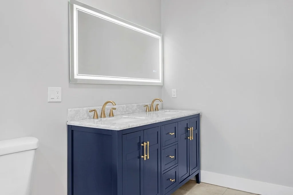 5 bed, 3 bath apartment for rent at 7 Austin St Unit 1, Hyde Park — photo 33 of 39