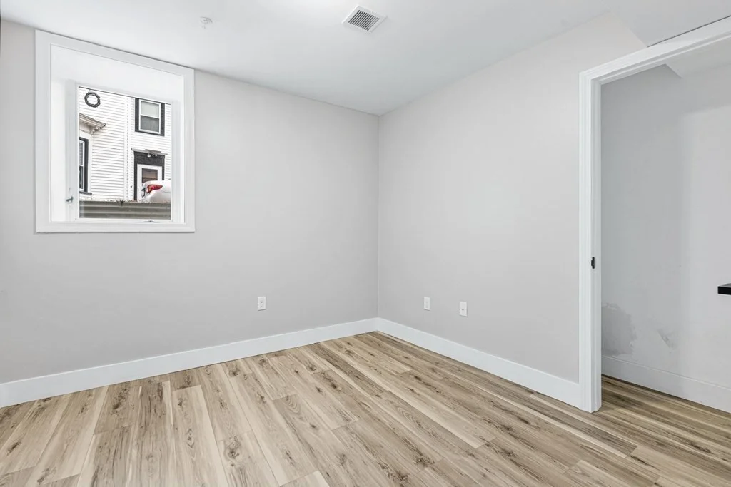 5 bed, 3 bath apartment for rent at 7 Austin St Unit 1, Hyde Park — photo 20 of 39