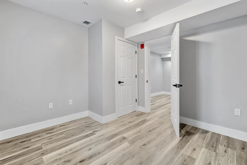 5 bed, 3 bath apartment for rent at 7 Austin St Unit 1, Hyde Park — photo 25 of 39