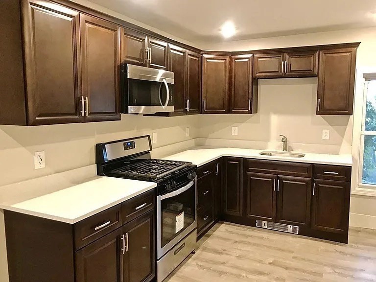 2 bed, 1 bath apartment for rent at 7 Balcomb St Unit 3, Salem