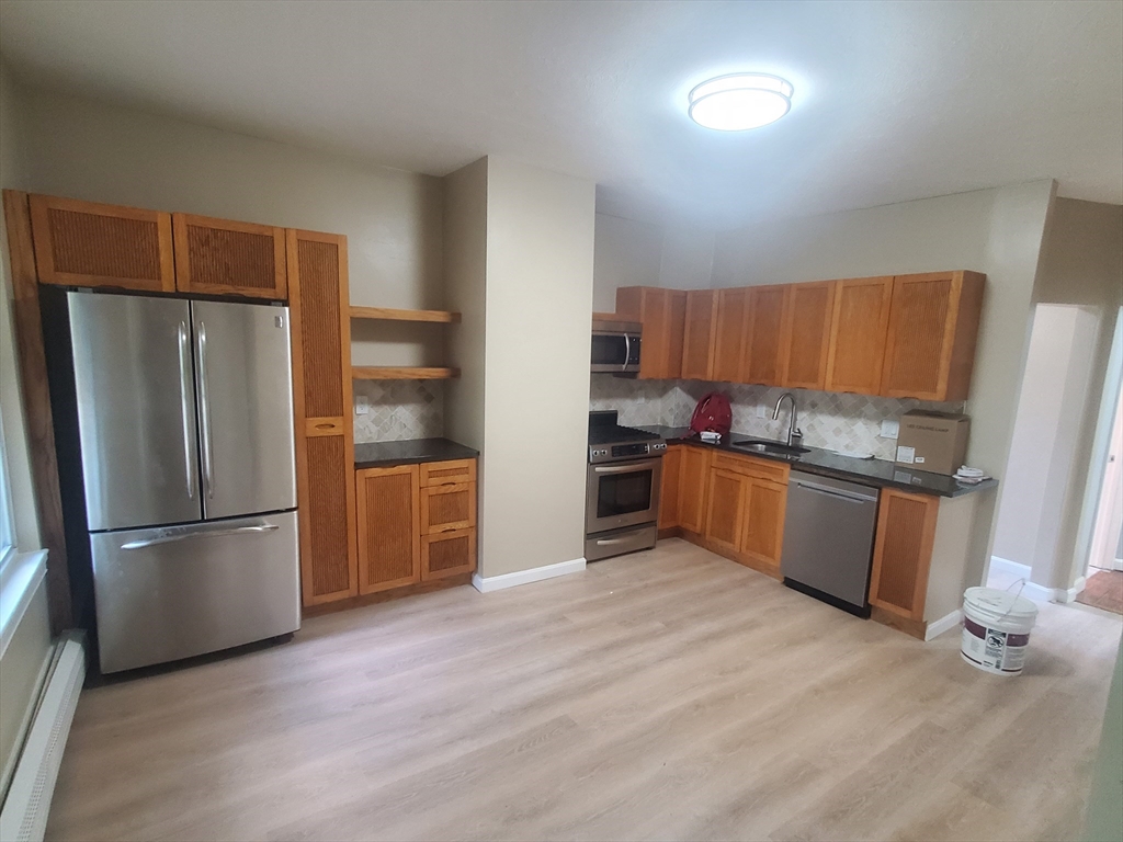 3 bed, 1 bath apartment for rent at 7 Balfour St Unit 1, Dorchester — photo 2 of 12