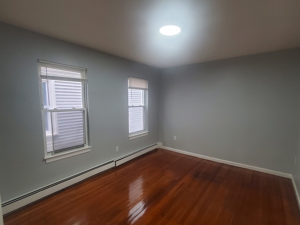 3 bed, 1 bath apartment for rent at 7 Balfour St Unit 1, Dorchester — photo 5 of 12